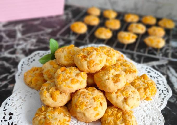 Cornflake Cheese Cookies