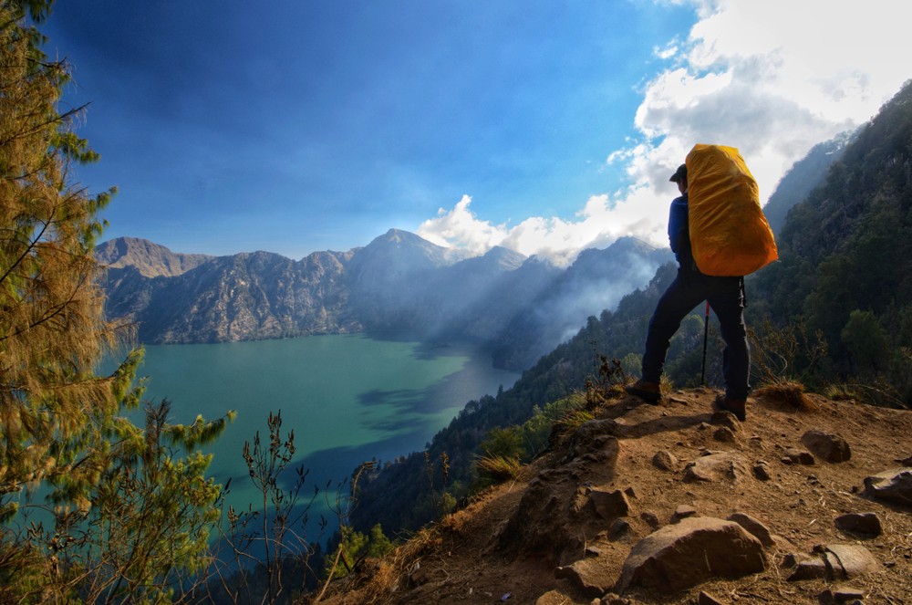 Trekking Rinjani: Keindahan Alam dan Pengalaman Menantang Berkombinasi dalam Paket Tour Lombok