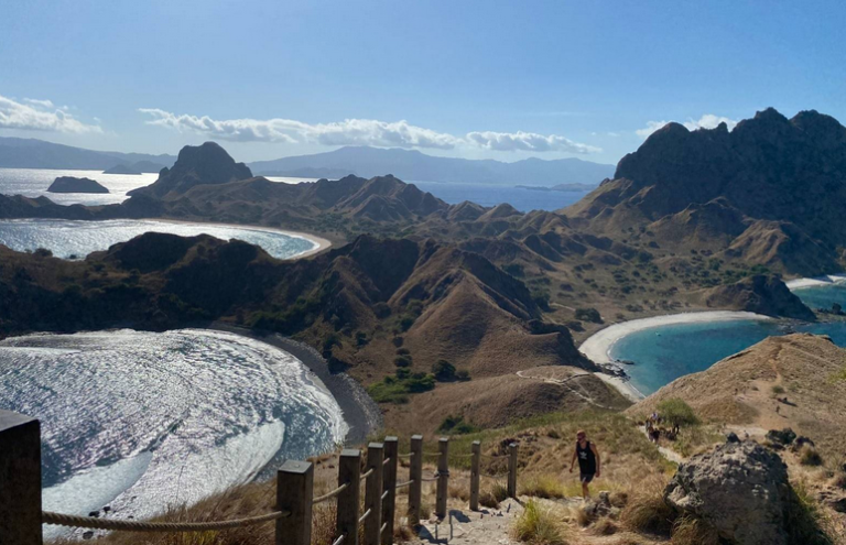 Menikmati Keindahan Pantai Majarite dalam Lombok Komodo Trip